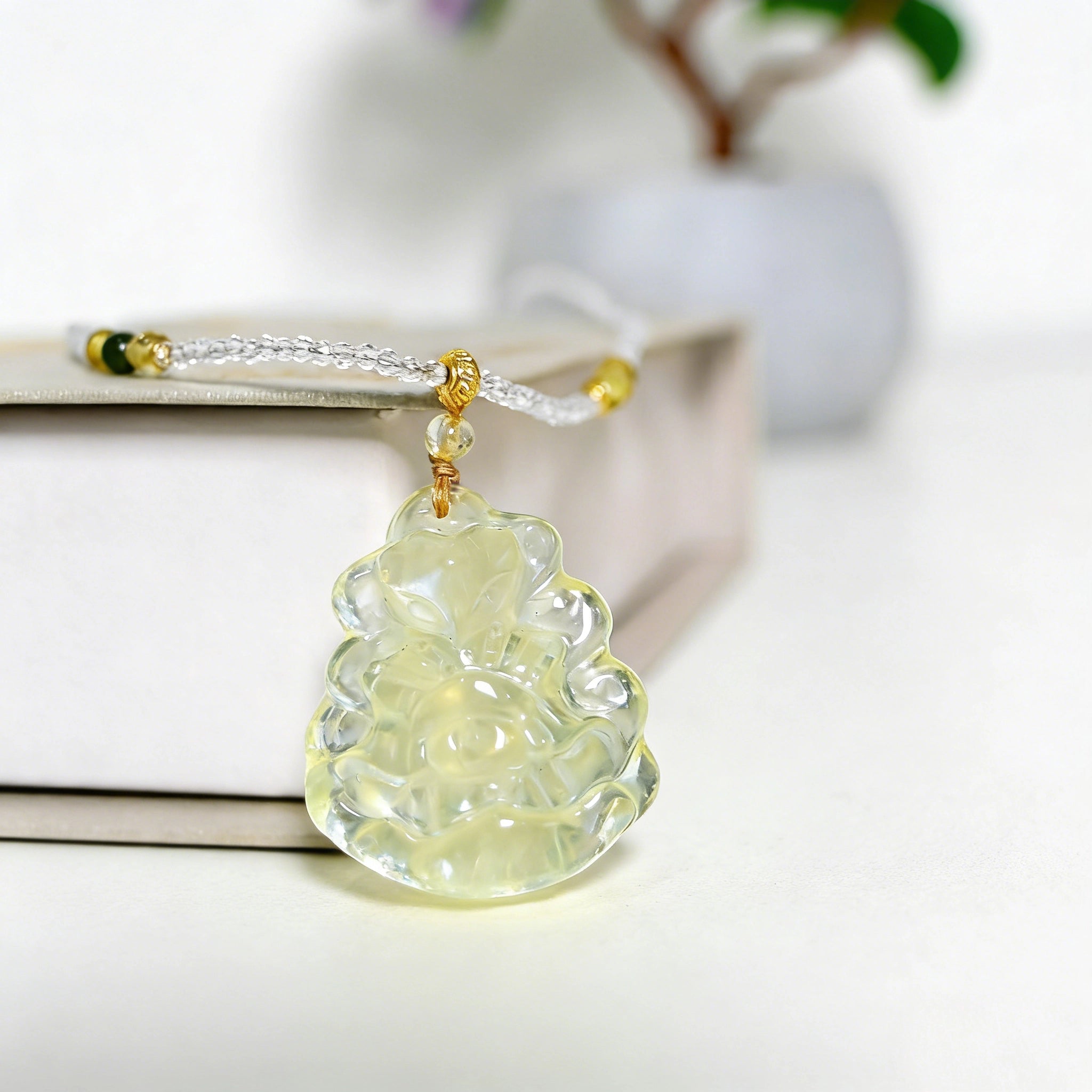 九尾狐 | 淡黄绿色岫玉 | 天然玉石項鍊